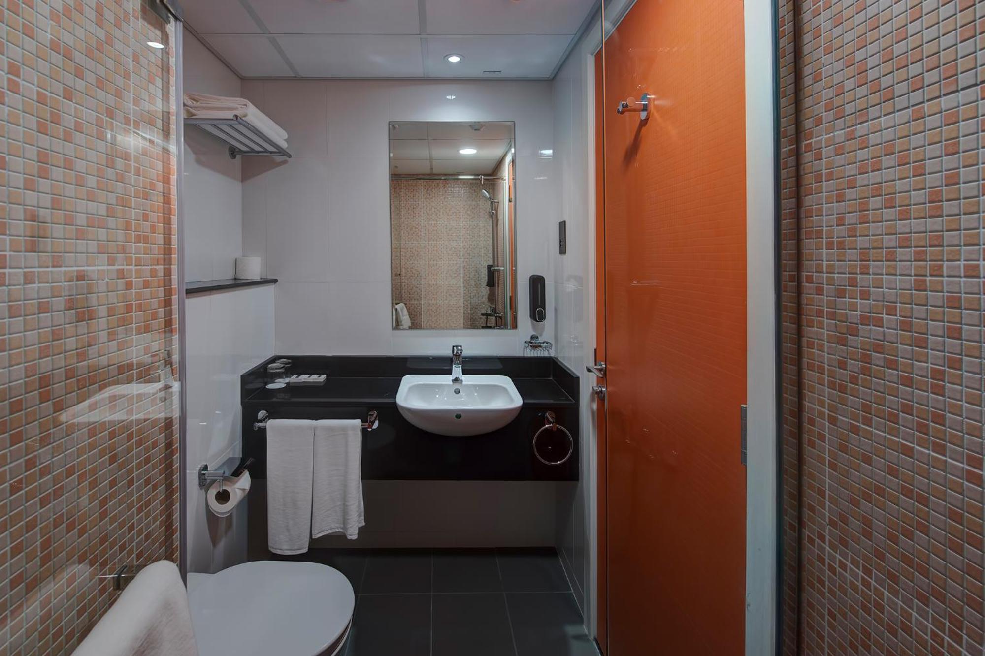 Deluxe Waterfront Room